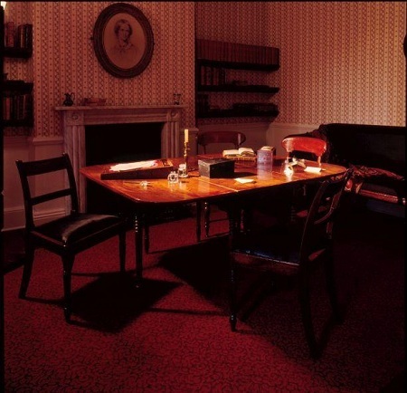 Chiếc bàn viết của nhà văn “Đồi gió hú” có giá... 19 tỉ đồng - 4 Chân dung 3 chị em nữ nhà văn Bronte