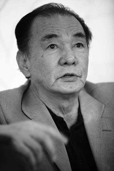 Ông
Lee Doo Yong - Đạo diễn điện ảnh người Hàn Quốc.