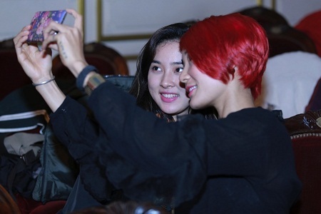 “Cá sấu chúa” Quỳnh Nga dốc sức tập luyên trước show diễn tóc - 9 Bảo Trâm Idol là
ca sỹ, nhân vật trong vở nhạc kịch Davines Hair Show 2014