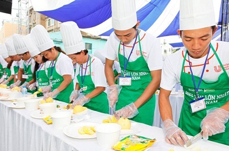 Hành trình 500 đầu bếp cùng tạo nên “siêu lẩu” - 4 Hành trình 500 đầu bếp cùng tạo nên “siêu lẩu”