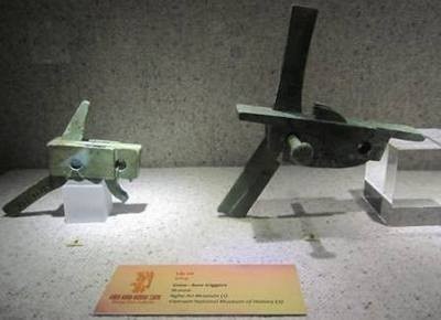 Khai mạc triển lãm văn hóa Đông Sơn - 4 Lẫy nỏ đồng - Ảnh: VGP/Nguyệt Hà