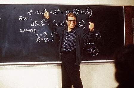 12 bộ phim hay nhất về nghề giáo - 2 Stand
and Deliver (Đứng lên và hành động - 1988):