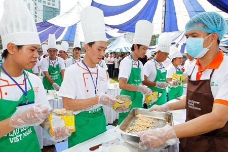 Hành trình 500 đầu bếp cùng tạo nên “siêu lẩu” - 5 Hành trình 500 đầu bếp cùng tạo nên “siêu lẩu”