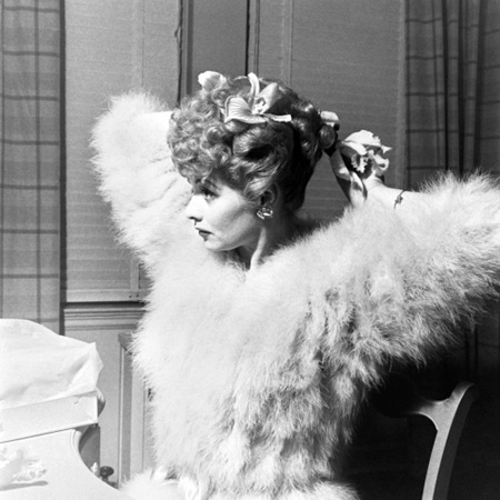 Hình hiếm hoi của nữ diễn viên có sự nghiệp diễn xuất dài nhất Hollywood - 5 Lucille Ball chụp năm 1944.