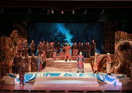 Vở diễn Mai Hắc Đế đượcđặt trong bối cảnh không gian lịch sử thế kỷ 8