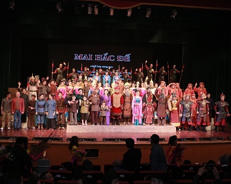 Vở diễn khép lại với những lời ngợi khen từ hàng ghế khán giả.