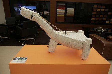 Nghệ sĩ Lê Đình
Nguyên với rối nước