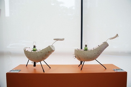 Nghệ sĩ Lê Đình
Nguyên với rối nước