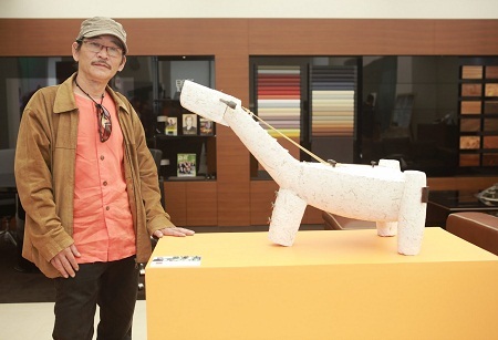 Nghệ sĩ Lê Đình
Nguyên với rối nước