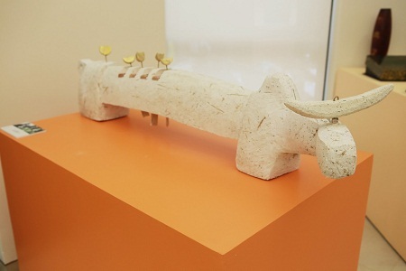 Nghệ sĩ Lê Đình
Nguyên với rối nước