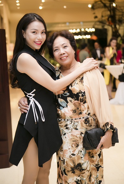 Trà Ngọc Hằng - Ngọc Trinh mặc đồ đôi như chị em song sinh - 11 Tin: