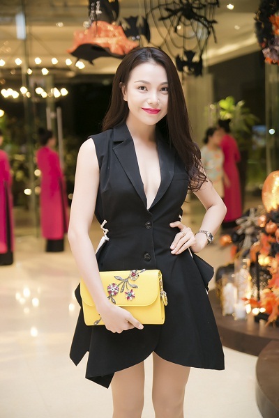 Trà Ngọc Hằng - Ngọc Trinh mặc đồ đôi như chị em song sinh - 3 Trà Ngọc Hằng