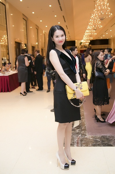 Trà Ngọc Hằng - Ngọc Trinh mặc đồ đôi như chị em song sinh - 4 Ngọc Trinh và Trà Ngọc Hằng