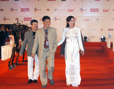 Nữ diễn viên Hồng
Ánh - thành viên ban giám khảo hội đồng chấm giải Phim dài.