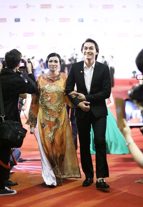 Nữ ca sĩ Phương
Thanh và nam diễn viên Khương Ngọc