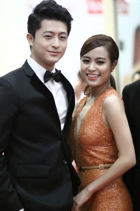 Ca sĩ - diễn viên Hoàng
Thùy Linh và nam diễn viên Harry Lu