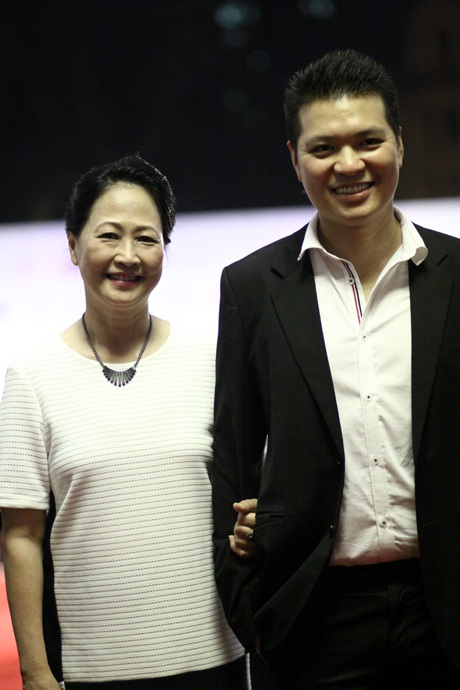 NSND Như Quỳnh
(trái)