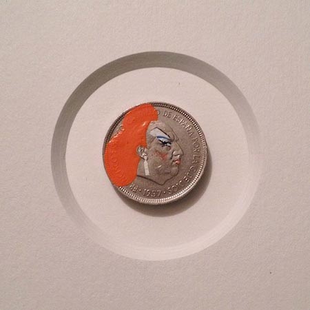 Kinh ngạc với những chân dung sinh động được vẽ trên đồng xu - 1 Diễn viên Divine