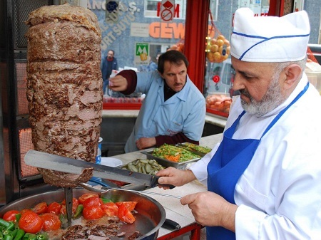 Phở là một trong 43 món phải ăn trong đời - 11 Bánh mì doner kebab của
Thổ Nhĩ Kỳ.