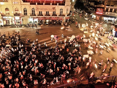 Nếu chỉ có 36 tiếng ở Hà Nội, bạn sẽ làm gì? - 1 5h
chiều - uống cà phê ngắm cảnh: