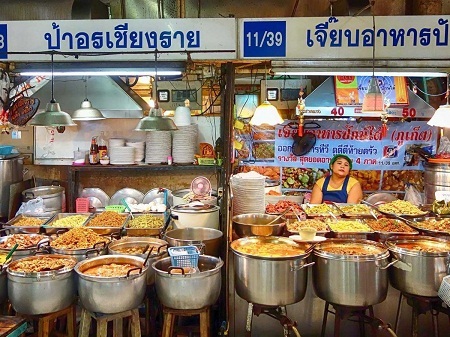 Phở là một trong 43 món phải ăn trong đời - 27 Xốt cua chua ngọt ăn
kèm với bánh bao chay ở Singapore.