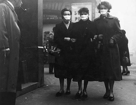 Người dân London khổ sở chống chọi lại khói mù năm 1952.