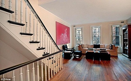 Ngôi
nhà có một gian nhà kính ở phía sau.