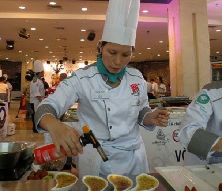 Hilton Hotel chiến thắng tại bán kết 1 “Chiếc thìa vàng” khu vực phía Bắc - 4 Món chè nhà đam toàn
tâm của đội Hilton Hotel được nhiều giám khảo khen