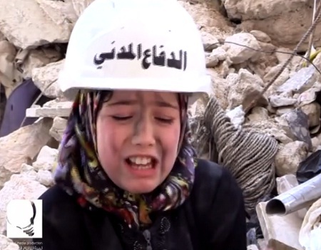 Chuyện về bé gái 9 tuổi người Syria bất ngờ nổi tiếng - 3 Rasha (áo xanh)