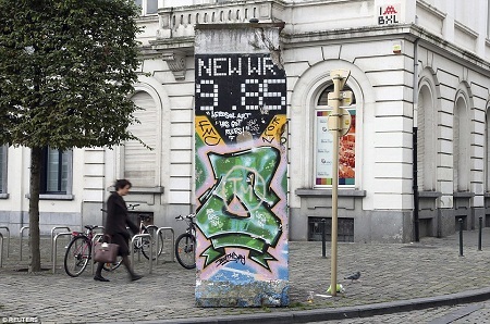 Những mảng tường Berlin lưu lạc về đâu? - 5 Một
phiến tường khác đặt gần Nghị viện Châu Âu nằm ở thủ đô Brussels, Bỉ.