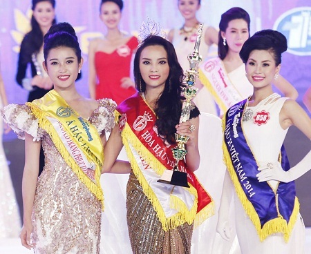 Giây phút đăng quang của Nguyễn Cao Kỳ Duyên trong đêm chung kết Hoa hậu Việt Nam 2014. Ảnh: HTL