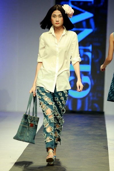 GenViet Jeans - cuộc chơi say mê của Jeans - 27 Phần trình diễn của Hoa hậu Thùy Dung trong BST mới nhất mây tre đan của GenViet