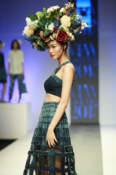 GenViet Jeans - cuộc chơi say mê của Jeans - 2 Phần trình diễn của Hoa hậu Thùy Dung trong BST mới nhất mây tre đan của GenViet