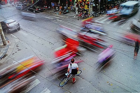 Từ một ngã tư đường phố - Phùng Anh Tuấn