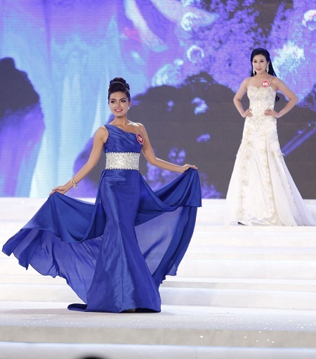 Thí sinh Hoa hậu trong trang phục dạ hội