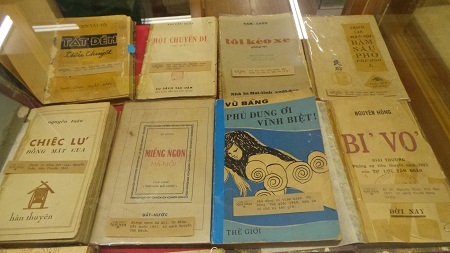 Việc làng (tác giả Ngô
Tất Tố, ấn bản năm 1940, do Mai Lĩnh xuất bản).