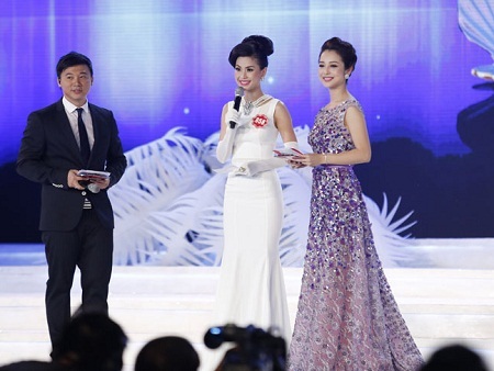 Thí sinh Nguyễn Lâm Diễm Trang trong phần thi ứng xử