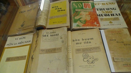Việc làng (tác giả Ngô
Tất Tố, ấn bản năm 1940, do Mai Lĩnh xuất bản).