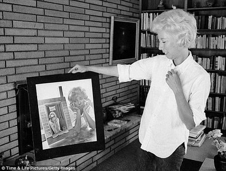 Cú lừa lớn nhất trong lịch sử hội họa - 6 Margaret Keane từng bị giữ như “tù giam lỏng” trong chính
ngôi nhà của mình.