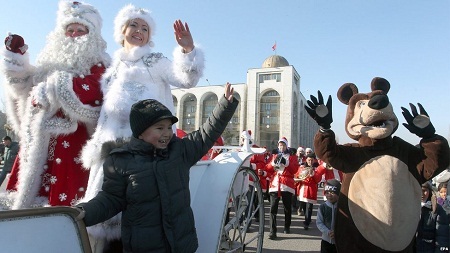 Năm 2015 đã “gõ cửa”! - 31 Diễu hành đón chào năm mới ở Bishkek, Kyrgyzstan.