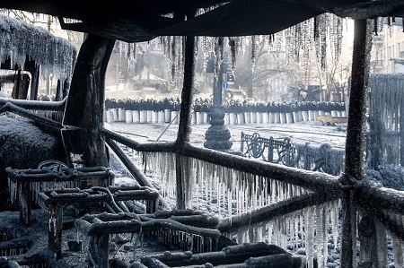 Cảnh sát chống bạo động
của Ukraine dàn quân trong thành phố Kiev ngày 23/1.