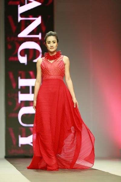 Tin vui bất ngờ đến từ đêm thứ 3 của Tuần lễ thời trang VN Xuân hè 2015