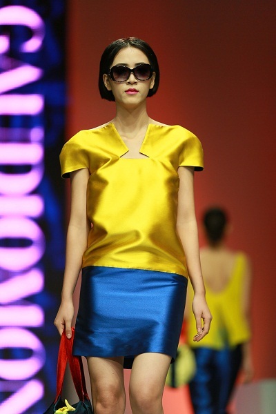 Nguồn năng lượng lớn “phát sáng” từ thế hệ thiết kế trẻ - 2 Mẫu thiết kế của đại diện phong cách Ý là NTK Michele Gaudiomonte đã có mặt tại chương trình