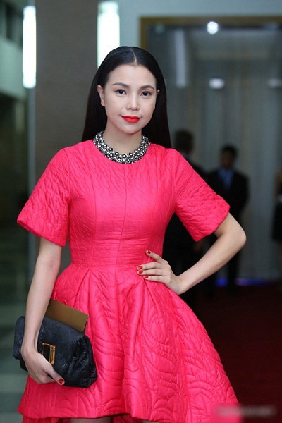 Trà Ngọc Hằng lộng lẫy đầm đen, Ngọc Diễm kiêu sa đầm đỏ - 5 Trà Ngọc Hằng lộng lẫy đầm đen, Ngọc Diễm kiêu sa đầm đỏ