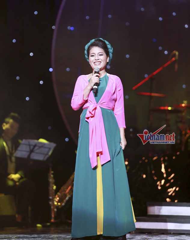 Ngắm áo dài 1 tỉ đồng của Anh Thơ - 10 Áo yếm cách tân.