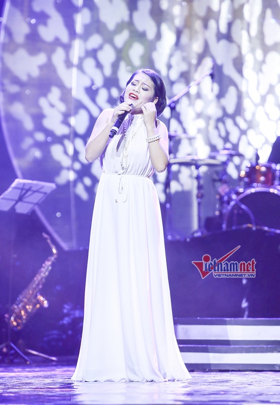 Ngắm áo dài 1 tỉ đồng của Anh Thơ - 12 Và chiếc váy duy nhất Anh Thơ diện trong liveshow.