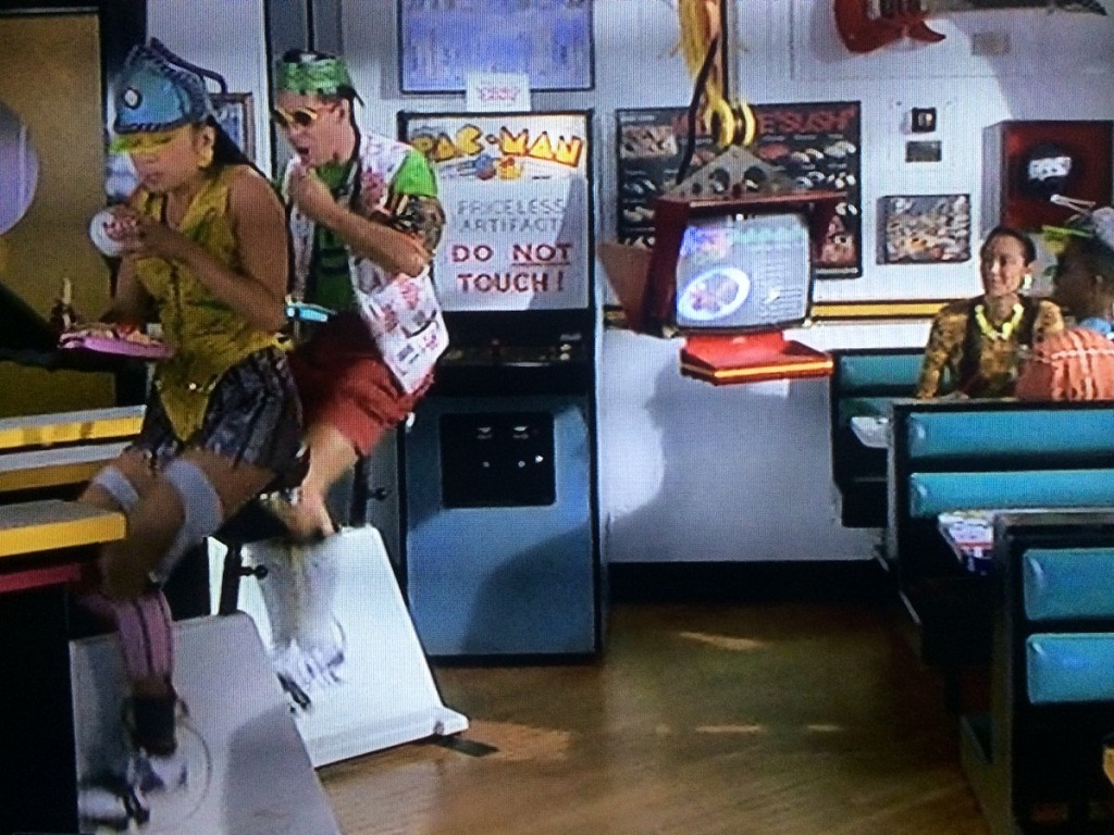 Chúng ta cũng chưa thấy
xuất hiện những bảng quảng cáo làm theo công nghệ hologram.