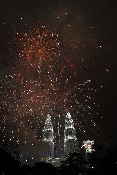 Năm 2015 đã “gõ cửa”! - 17 Kuala Lumpua, Malaysia: