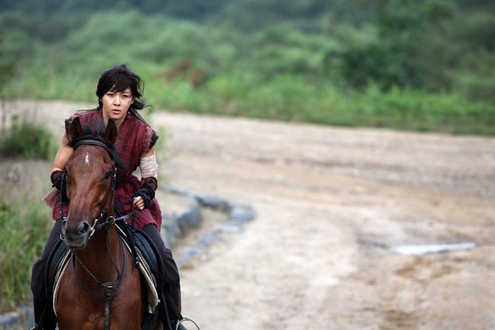 Hóa trang giả trai của Ha Ji Won trong phim Hoàng hậu Ki