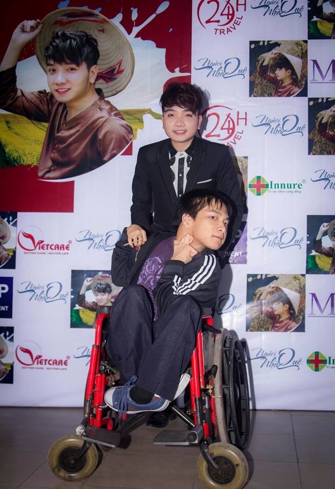 Thí sinh Việt Nam GotTalent David C.Murray thán phục “Người nhà quê” - 3 Dương Quang Tú và nhạc sĩ khuyết tật Thiên Ngôn